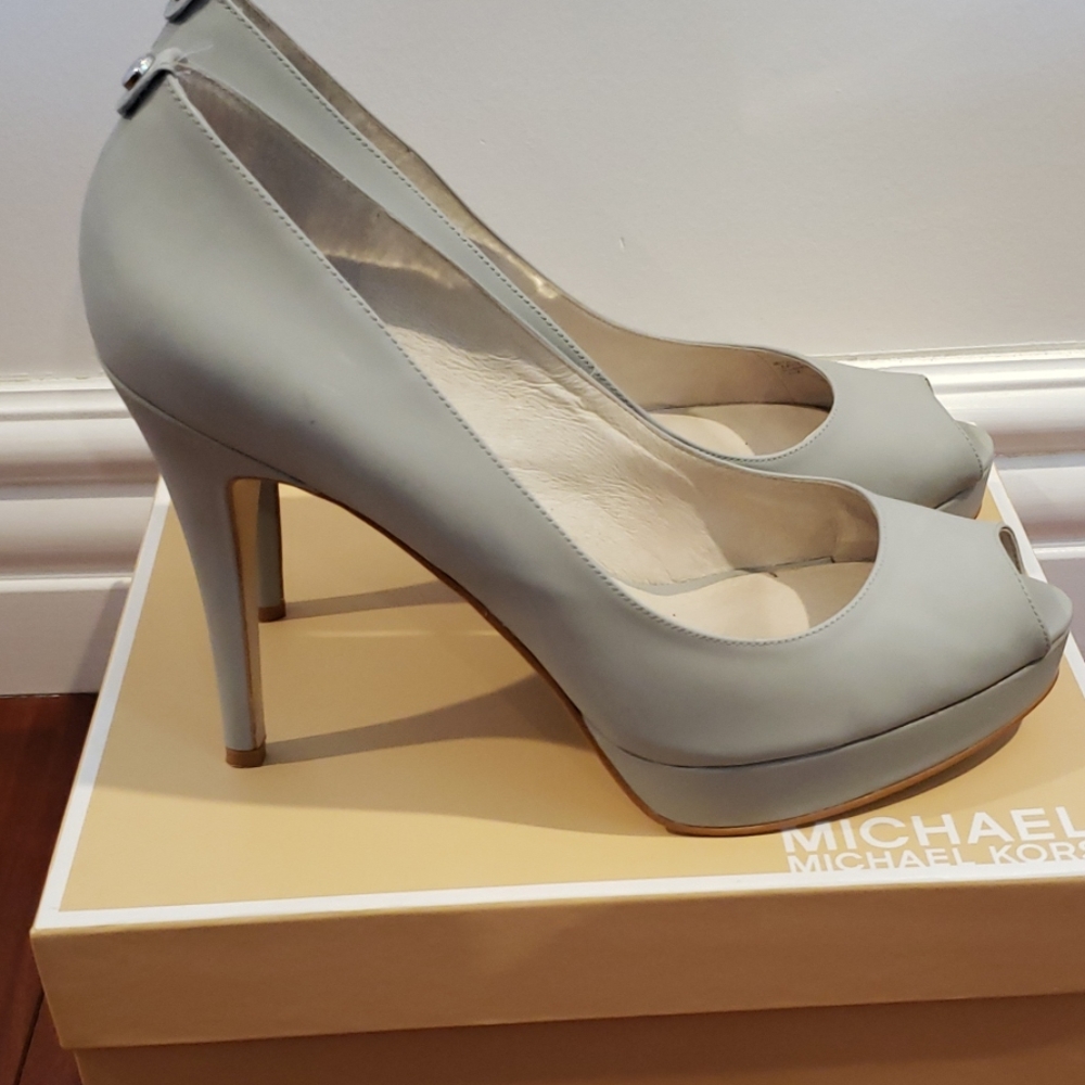 Shoe